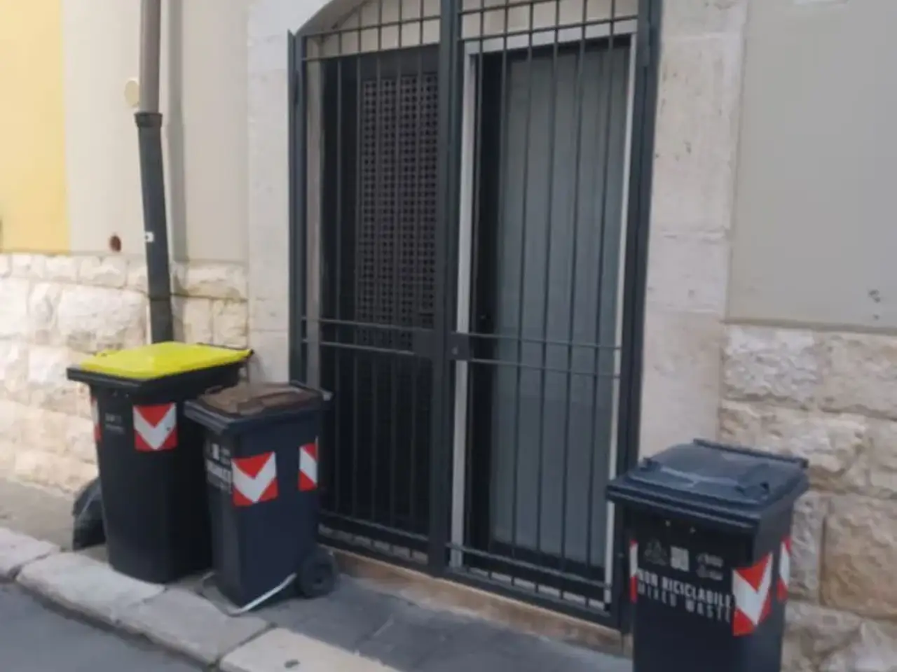 Palazzina commerciale in Via Amedeo 260, Trani, {3} - Foto 2