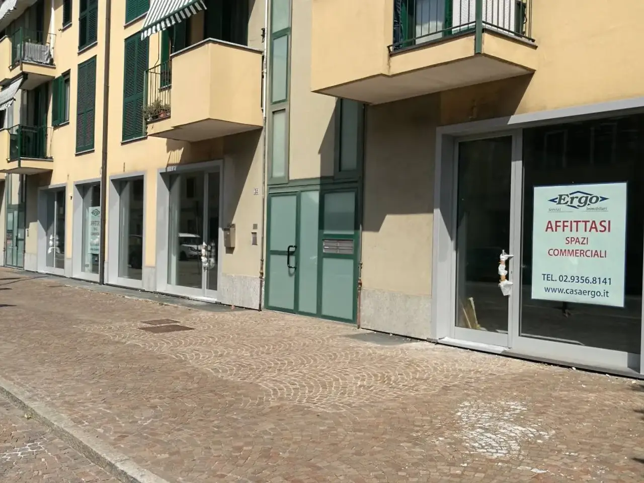 Locale commerciale in Via Magenta 36 Cornaredo, Cornaredo, {3} - Foto 1