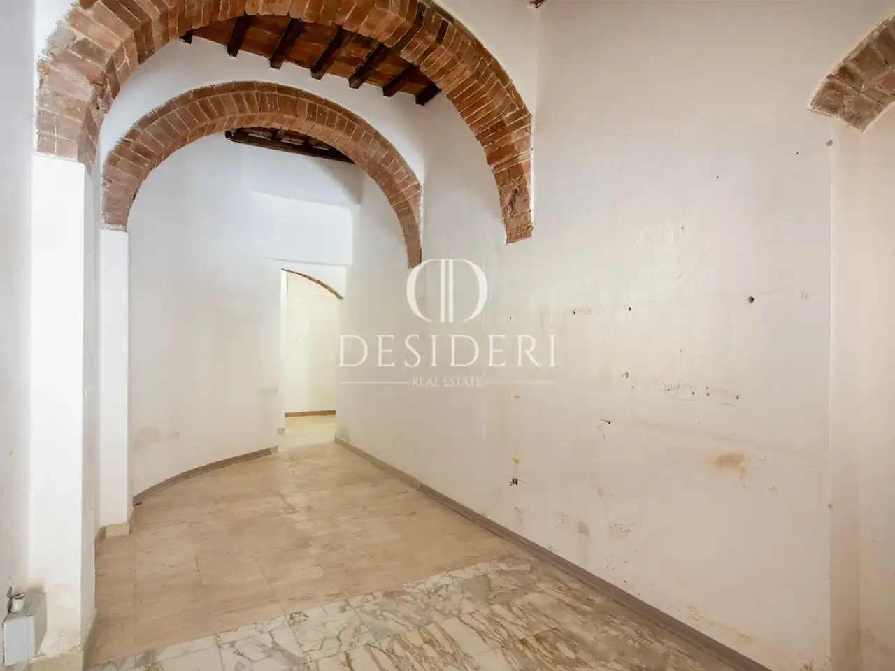 Locale commerciale in Via Mazzini 58100 Grosseto, Grosseto, {3} - Foto 1