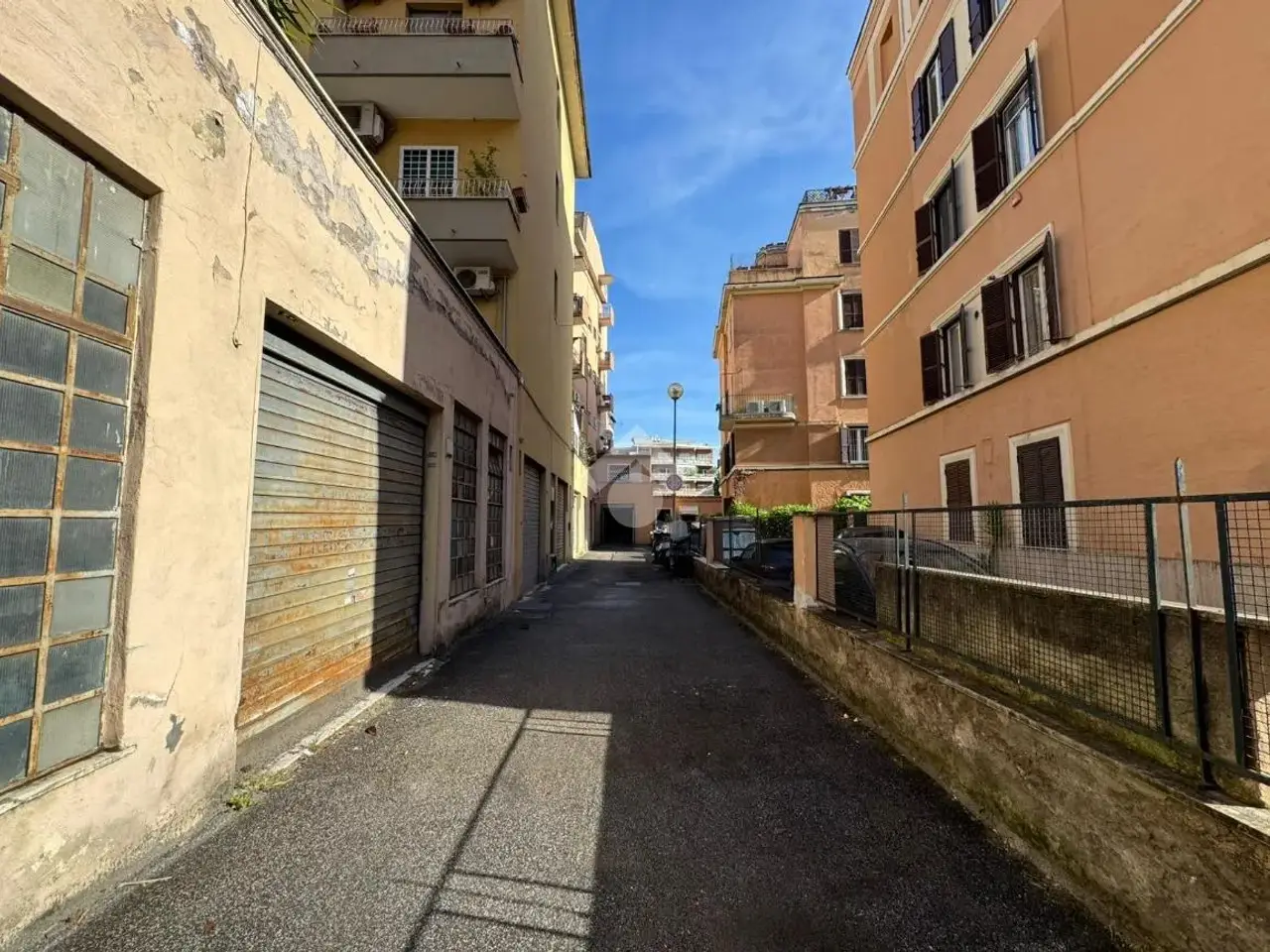Magazzino in Via Durazzo 24, Roma, {3} - Foto 1