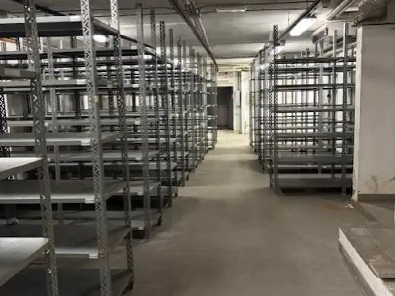 Magazzino in Via Broletto, Milano, {3} - Foto 1