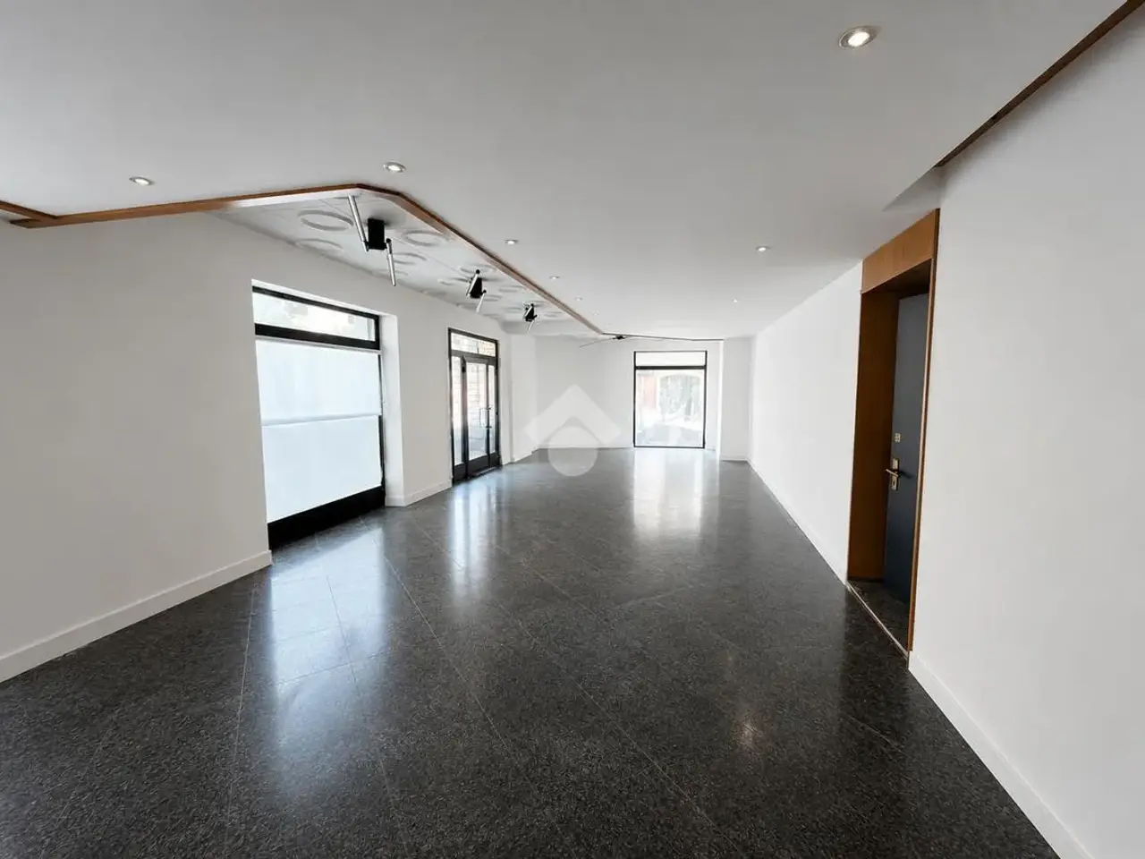 Negozio in Via Alessandro Manzoni 11, Valmadrera, {3} - Foto 1