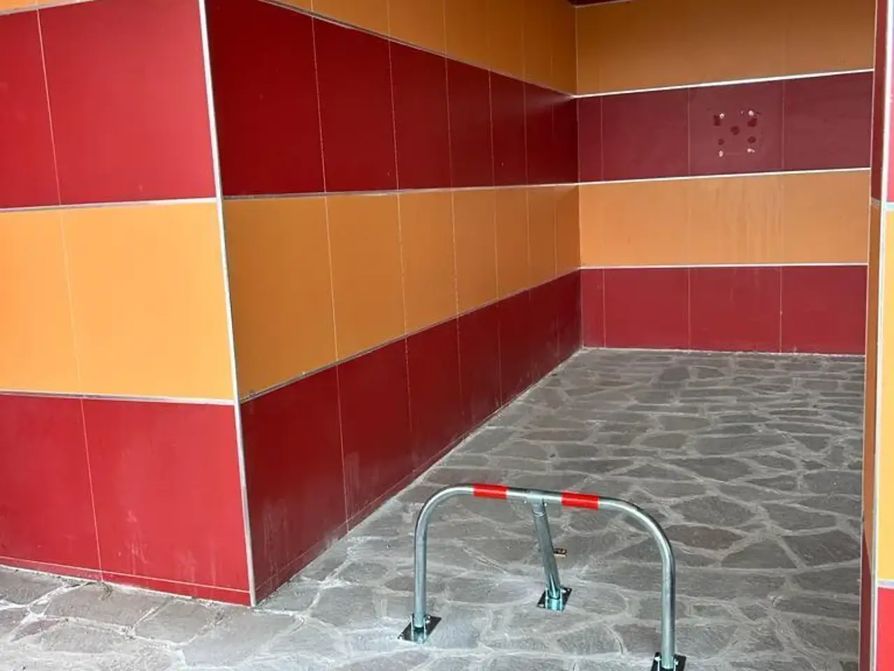 Parcheggio chiuso in Viale Maiella 23/a, Francavilla Al Mare, {3} - Foto 2