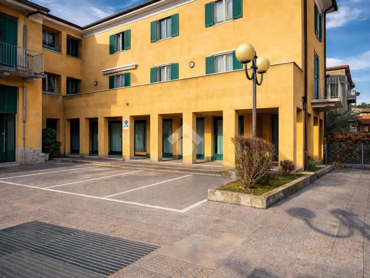 Negozio in Via Via Volta 11, Albavilla, {3} - Foto 2
