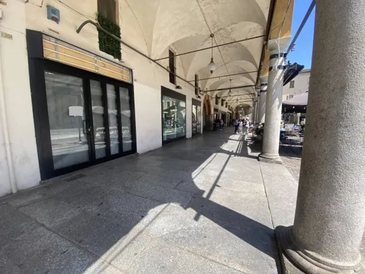 Negozio in Via Fratelli Rosselli 20, Novara, {3} - Foto 1