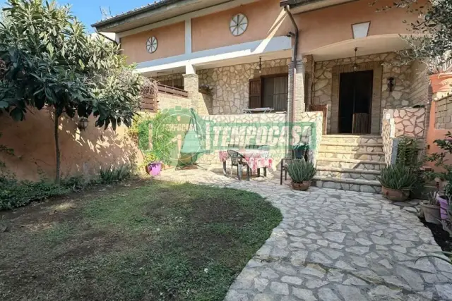 Terraced house in Via Cavour, Anguillara Sabazia - Photo 1