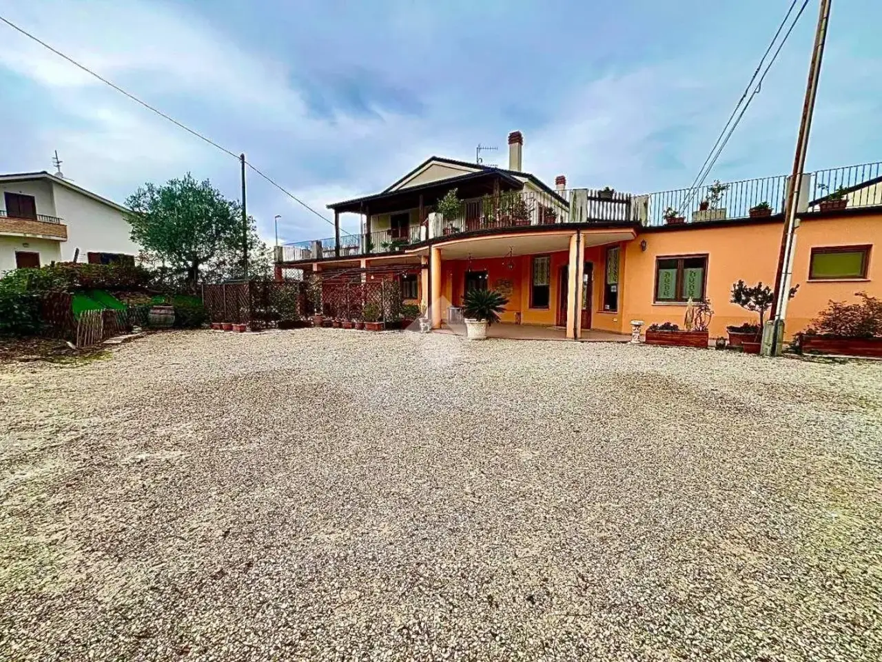 Palazzina commerciale in Contrada Staiano 15, Cellino Attanasio, {3} - Foto 1