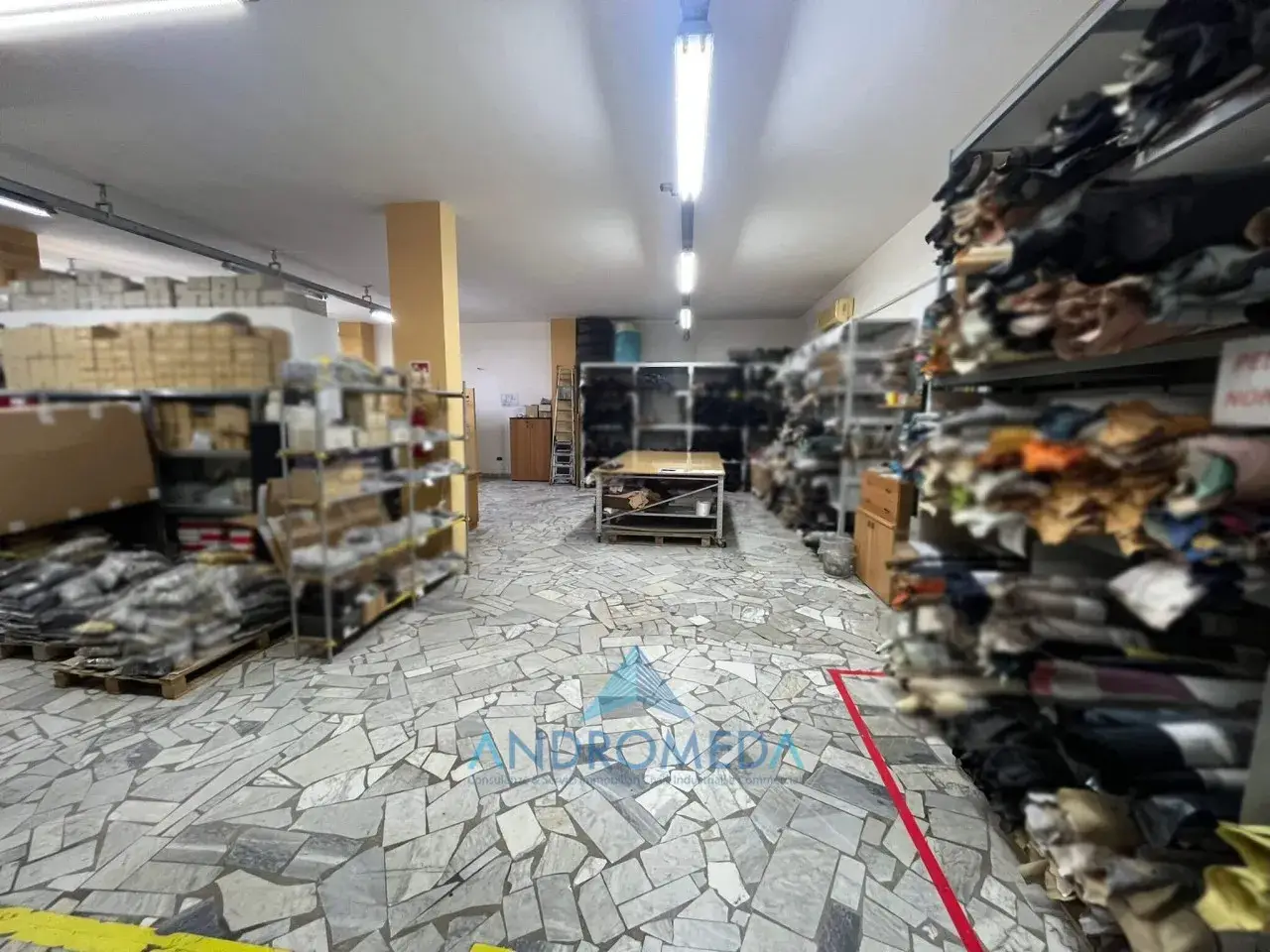Laboratorio in Via Quattro Novembre, Grumo Nevano, {3} - Foto 1