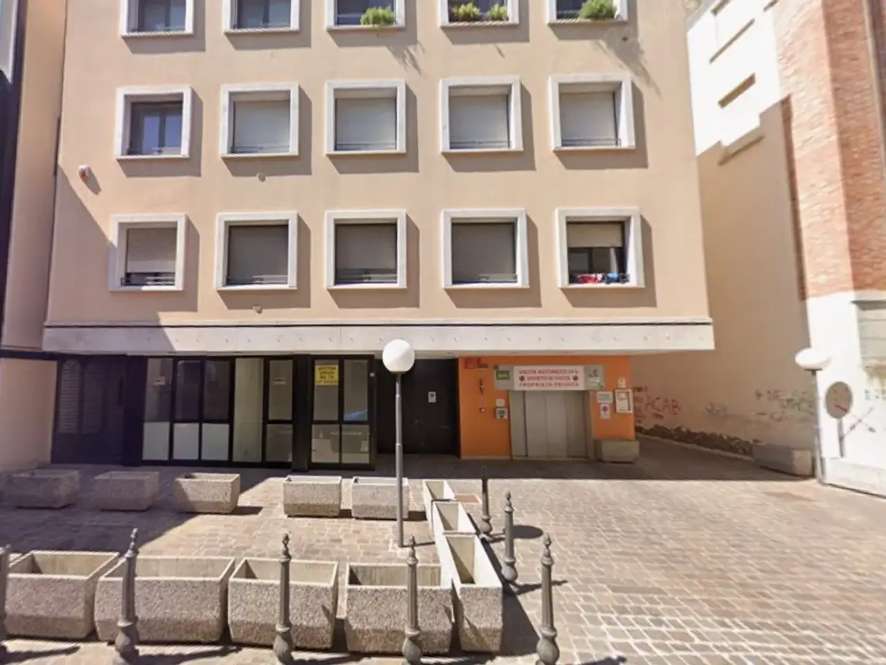Parcheggio chiuso in Via Francesco Bonsi, Rimini, {3} - Foto 1