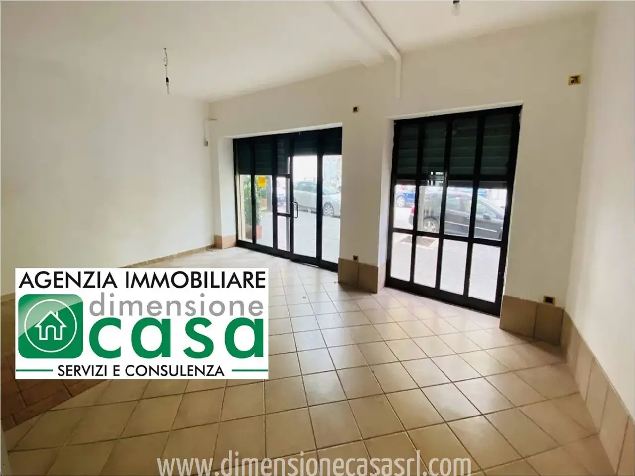 Locale commerciale in Corso Vittorio Emanuele 82, San Cataldo, {3} - Foto 1