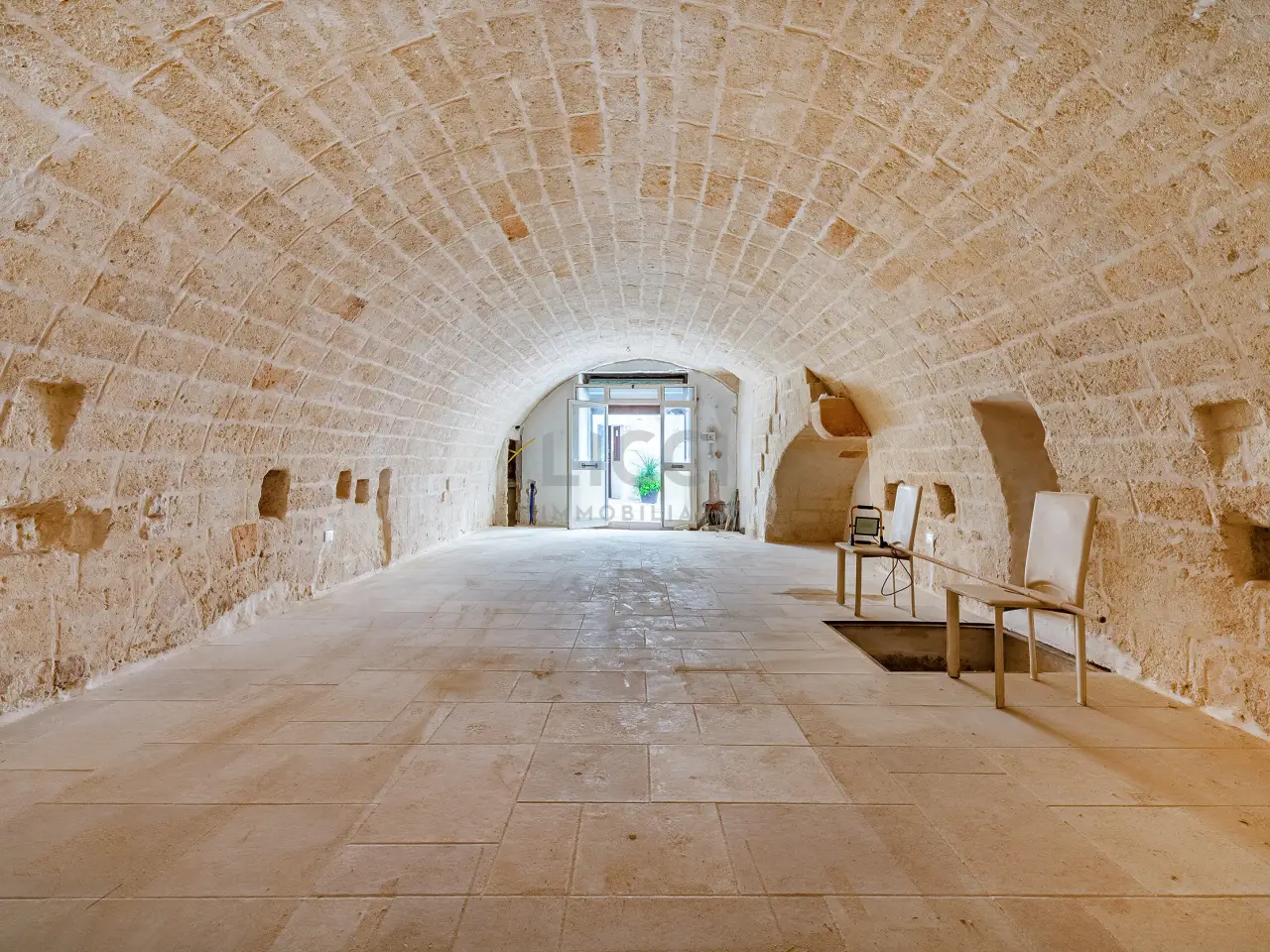 Palazzina commerciale in Via Sant'Angelo  31, Monopoli, {3} - Foto 1