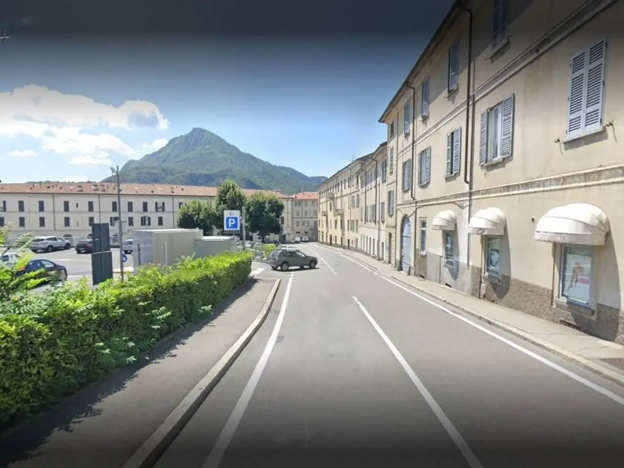Negozio in Via Giuseppe Parini, 23900 Lecco
, Lecco, {3} - Foto 1