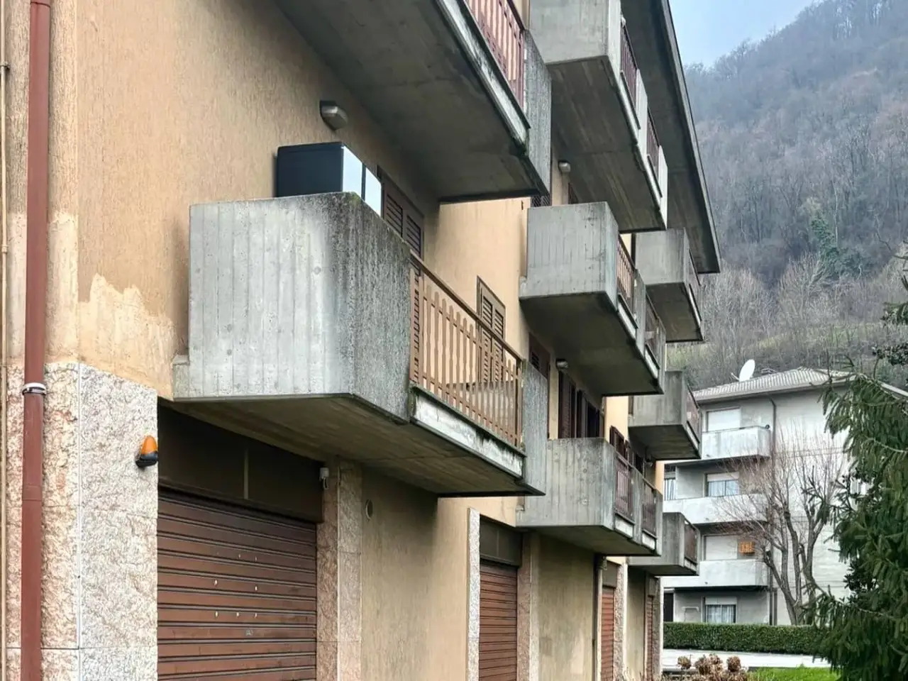 Negozio in Via Sottocorna, 15, 24021, Albino, {3} - Foto 2