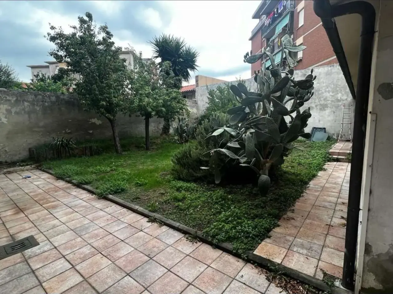 Locale commerciale in , Livorno, {3} - Foto 1