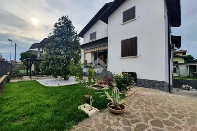 Villa in Via Piave 31, Pontirolo Nuovo - Foto 1