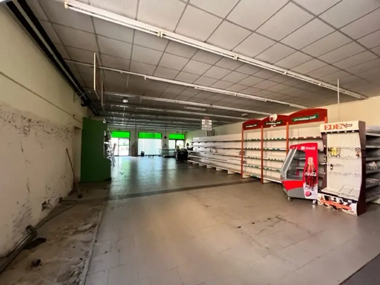 Negozio in Via Silvio Pellico, Fiorenzuola D'Arda, {3} - Foto 1