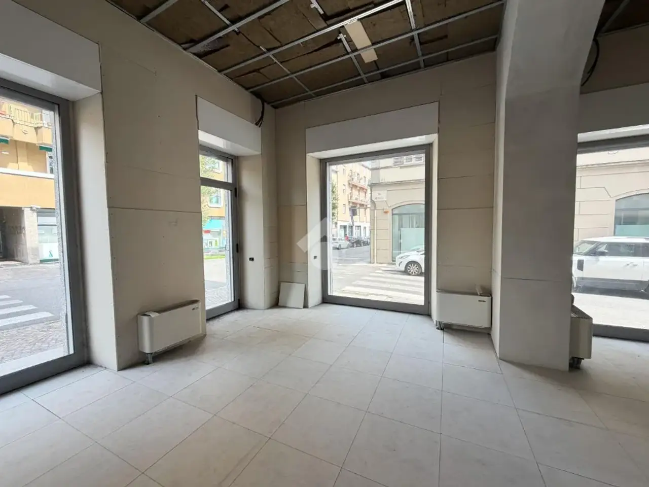 Negozio in Via Azzone Visconti 8, Lecco, {3} - Foto 1
