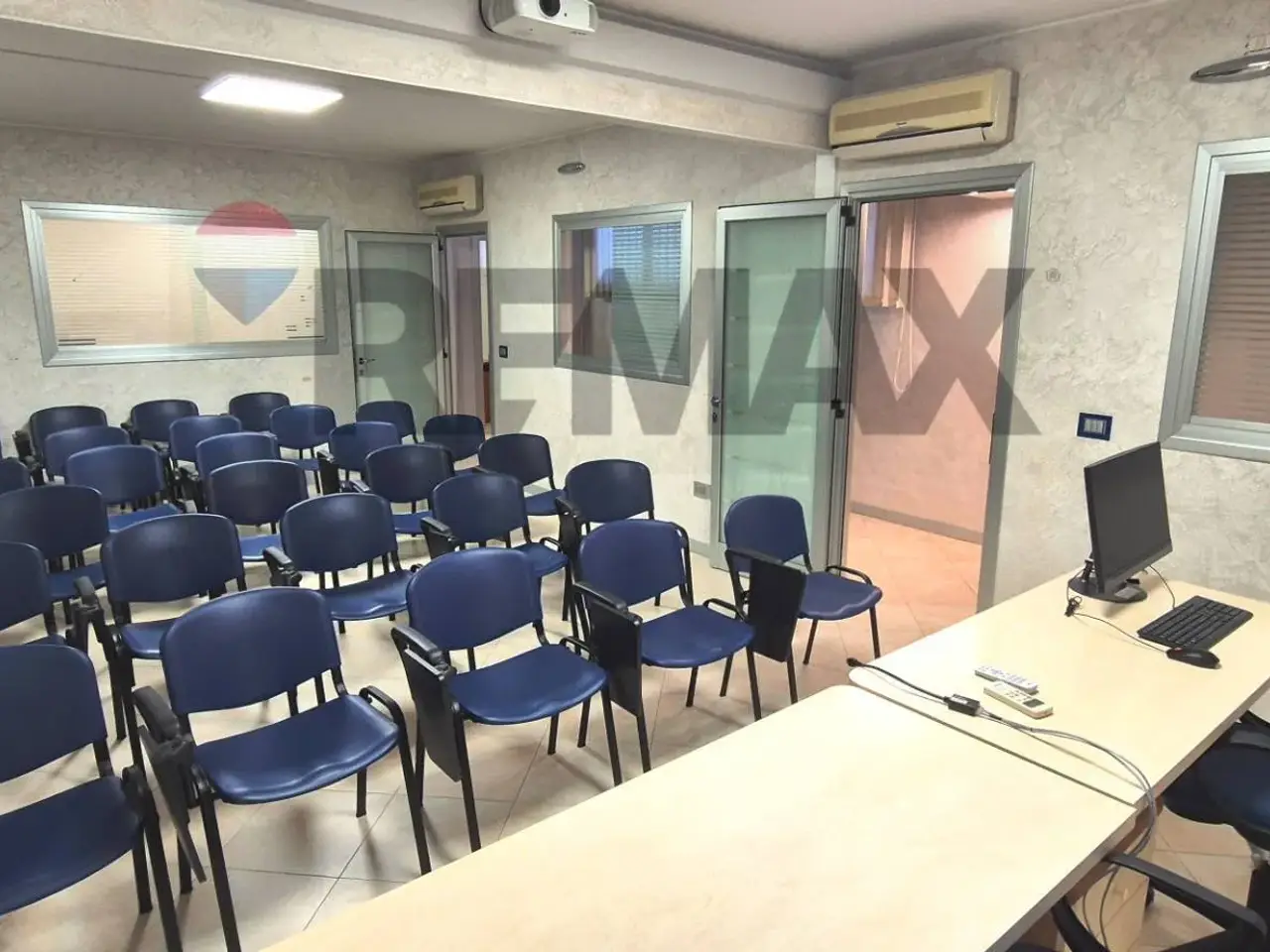 Ufficio in , Selargius, {3} - Foto 1