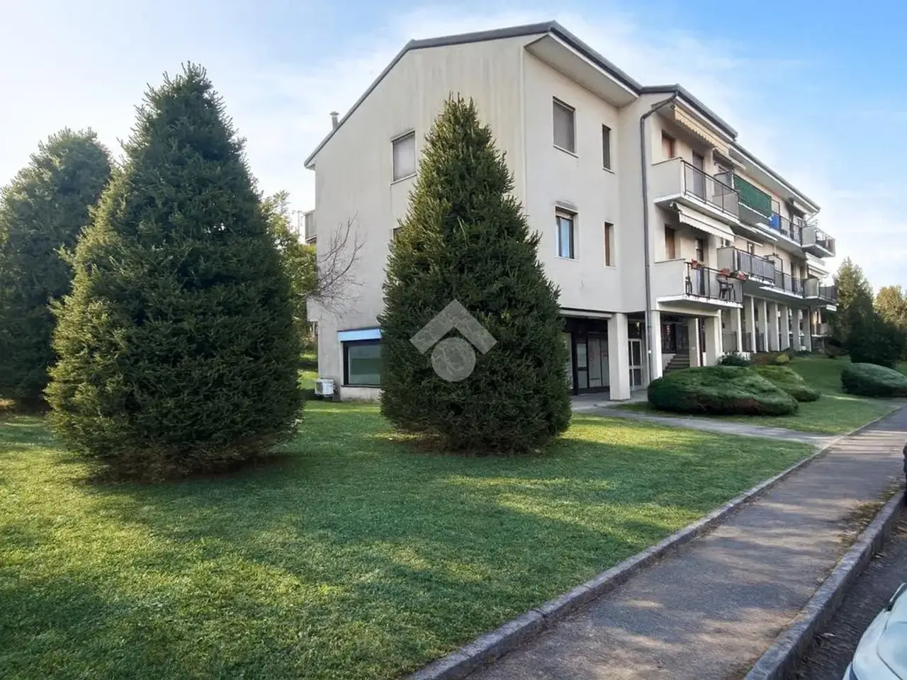 Negozio in Via Aldo Moro 13, Alzate Brianza, {3} - Foto 1