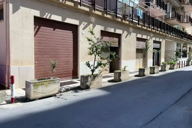 Warenlager in Via Ruggero Loria 74/a, Palermo - Foto 1