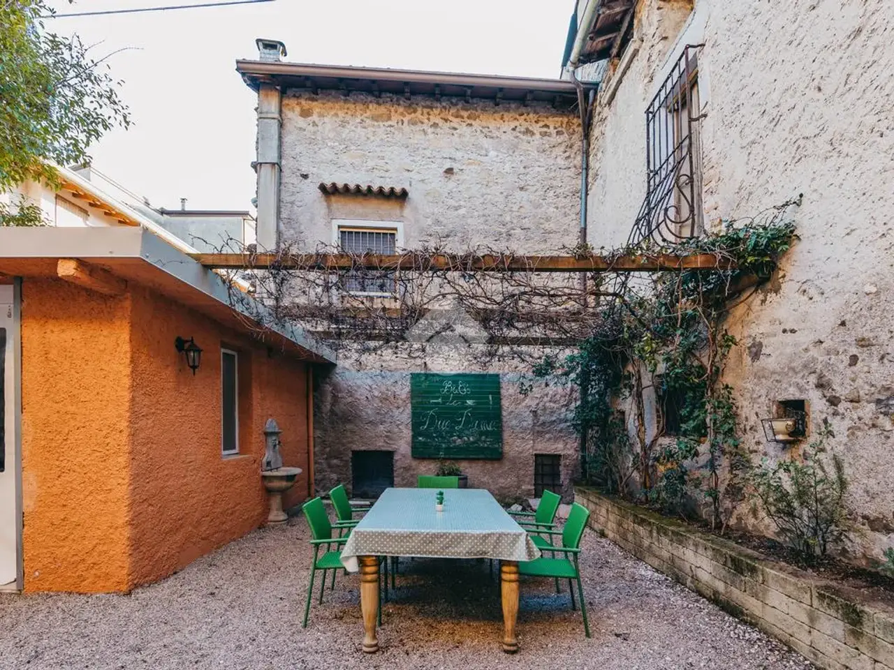 Palazzina commerciale in Via Filippo Turati 9, Manerba Del Garda, {3} - Foto 1