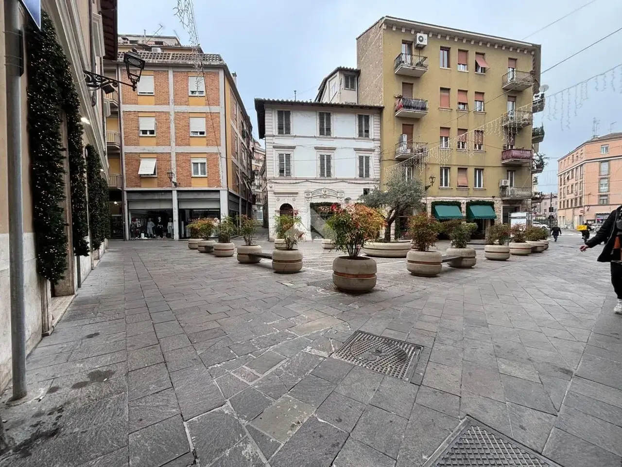 Negozio in Via Tre Archi 4, Terni, {3} - Foto 1