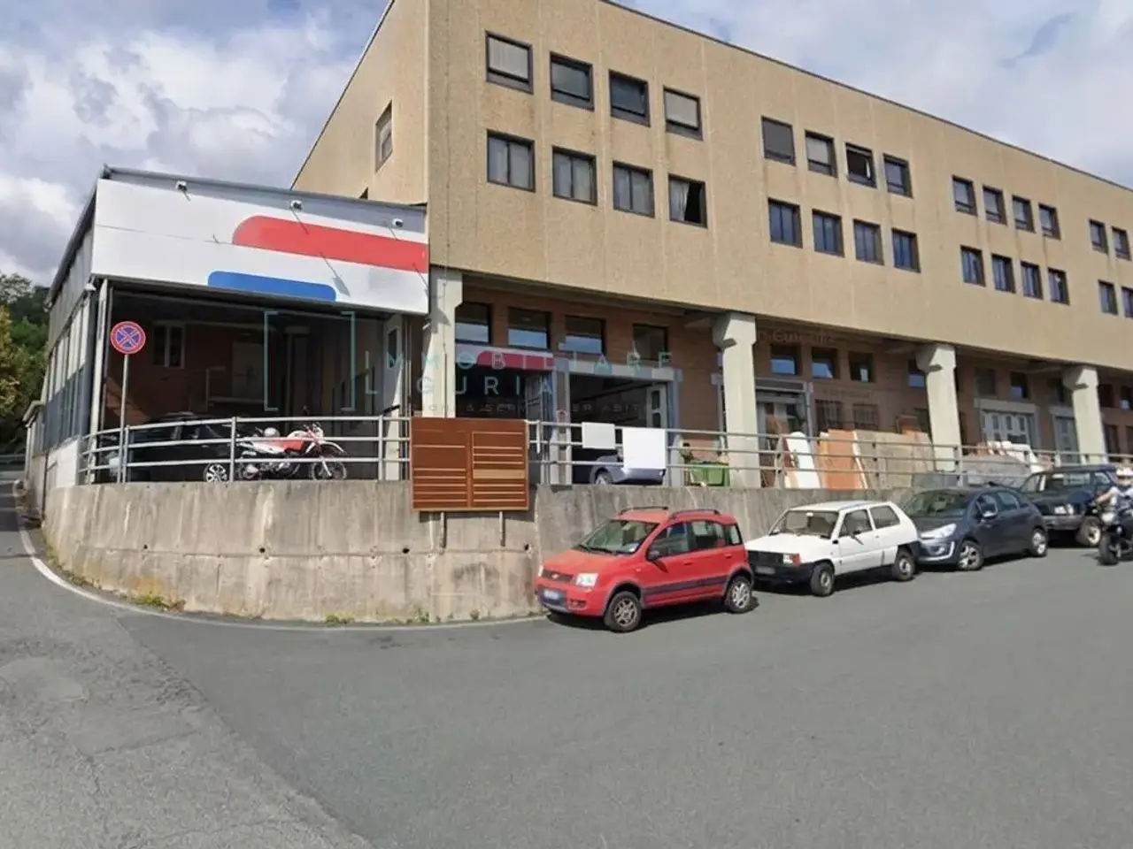 Esercizio commerciale in Via Pian Masino, Arenzano, {3} - Foto 1