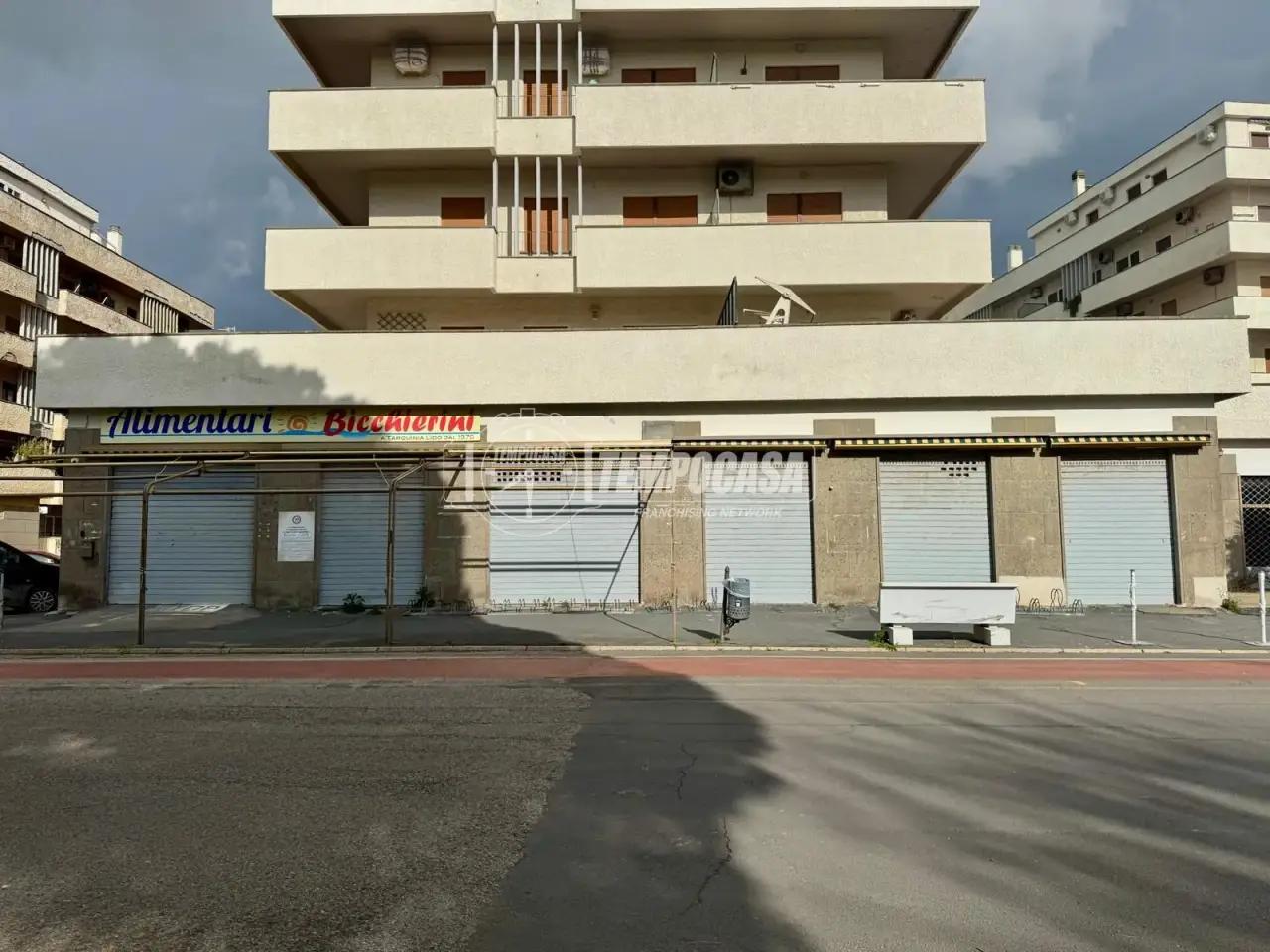 Negozio in Largo Magellano 15, Tarquinia, {3} - Foto 1