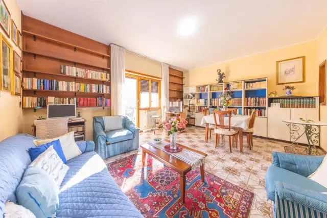 4-room flat in Via a. Gramsci 28, Marino - Photo 1