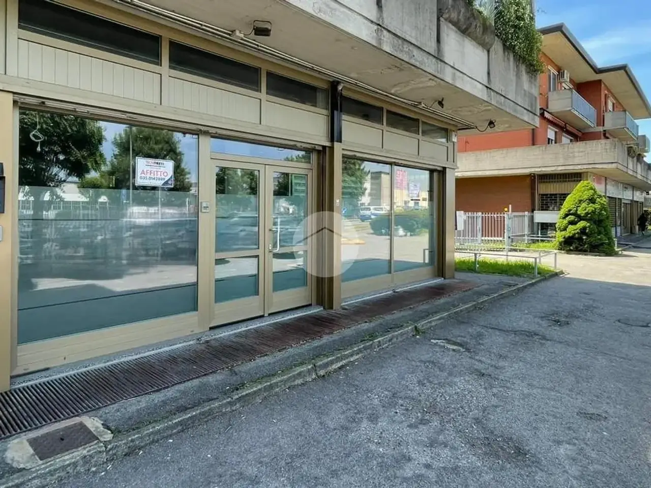 Negozio in Via Azzano, Grassobbio, {3} - Foto 1