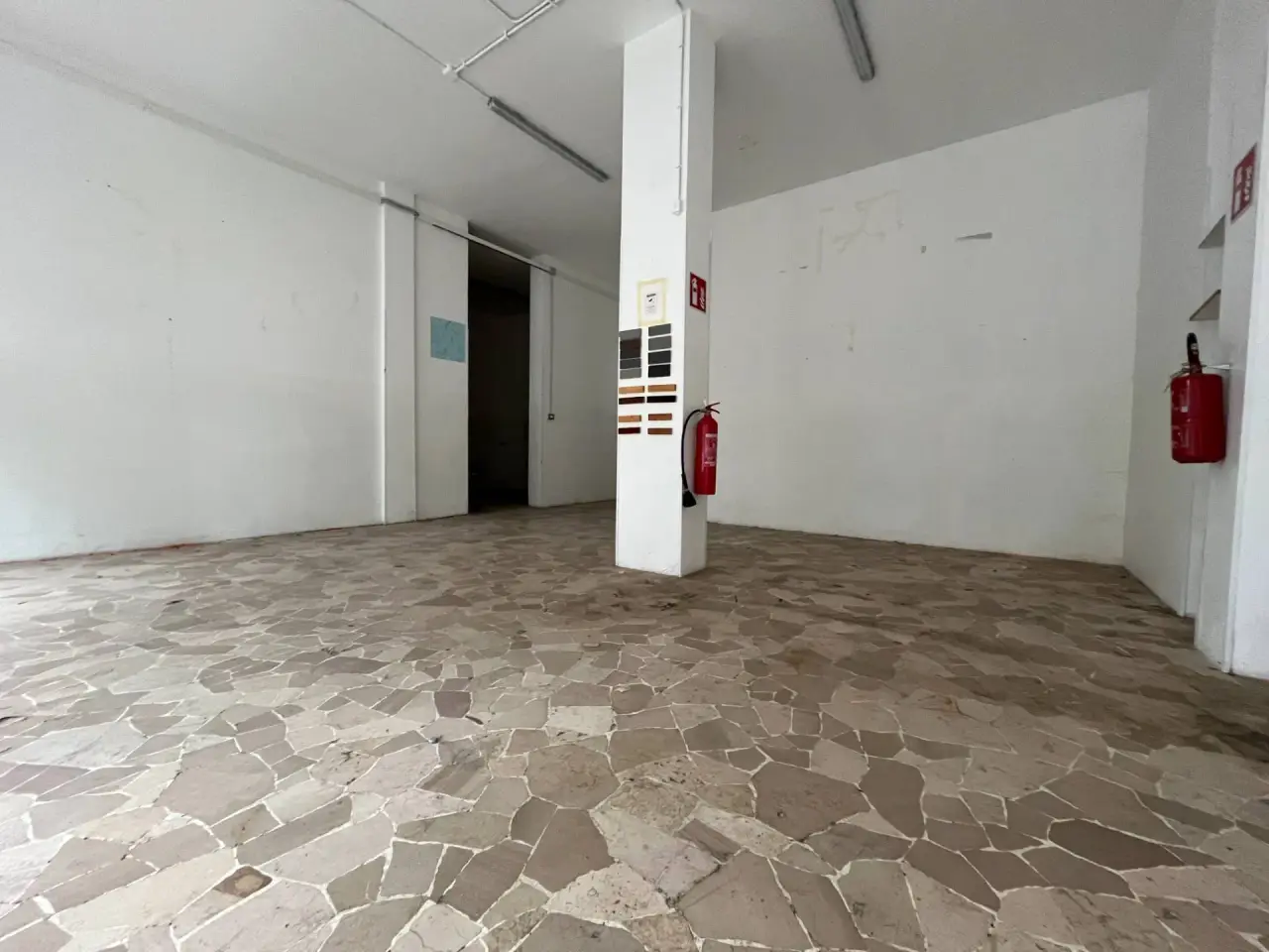 Negozio in Viale Lombardia 25, Melegnano, {3} - Foto 1