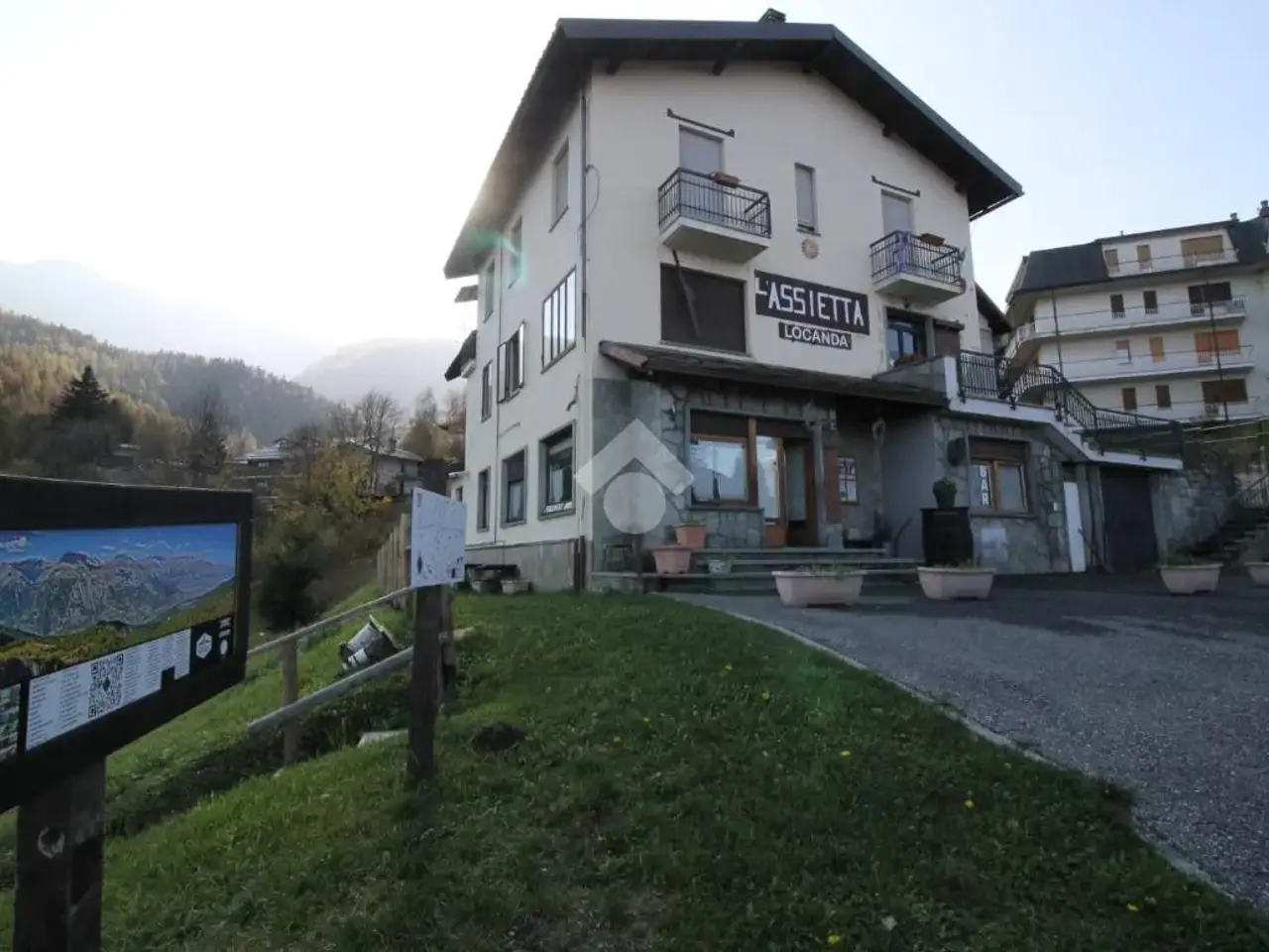 Palazzina commerciale in Via Partigiani del Monte Assietta 32, Chiomonte, {3} - Foto 1