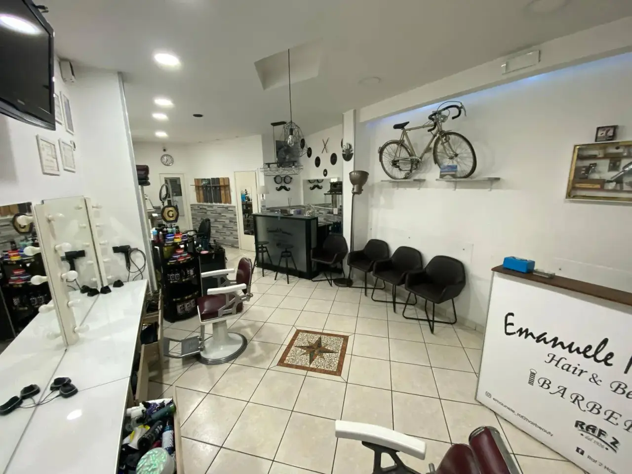 Esercizio commerciale in Via Piave, Napoli, {3} - Foto 2