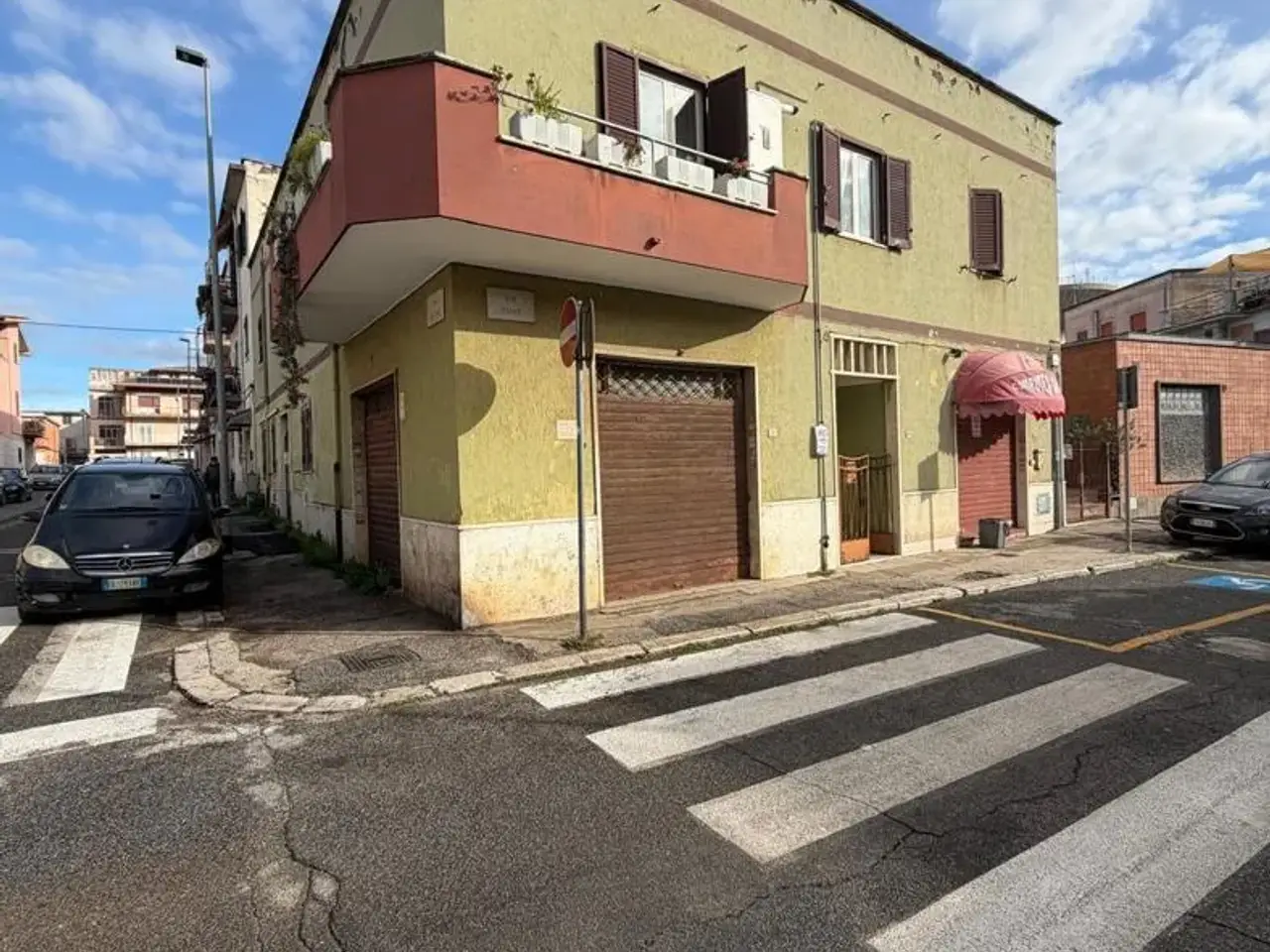 Palazzina commerciale in Via Piave 52, Aprilia, {3} - Foto 1