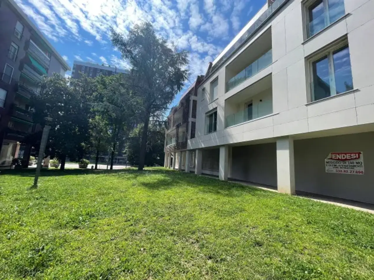 Negozio in Piazza Mocchetti, Legnano, {3} - Foto 2