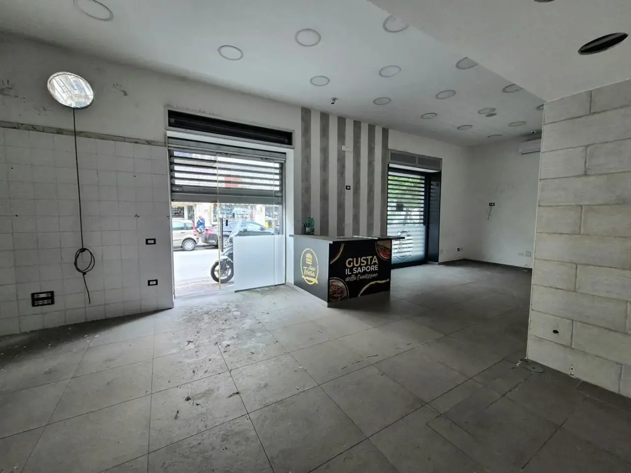 Esercizio commerciale in Corso Umberto, Caivano, {3} - Foto 2