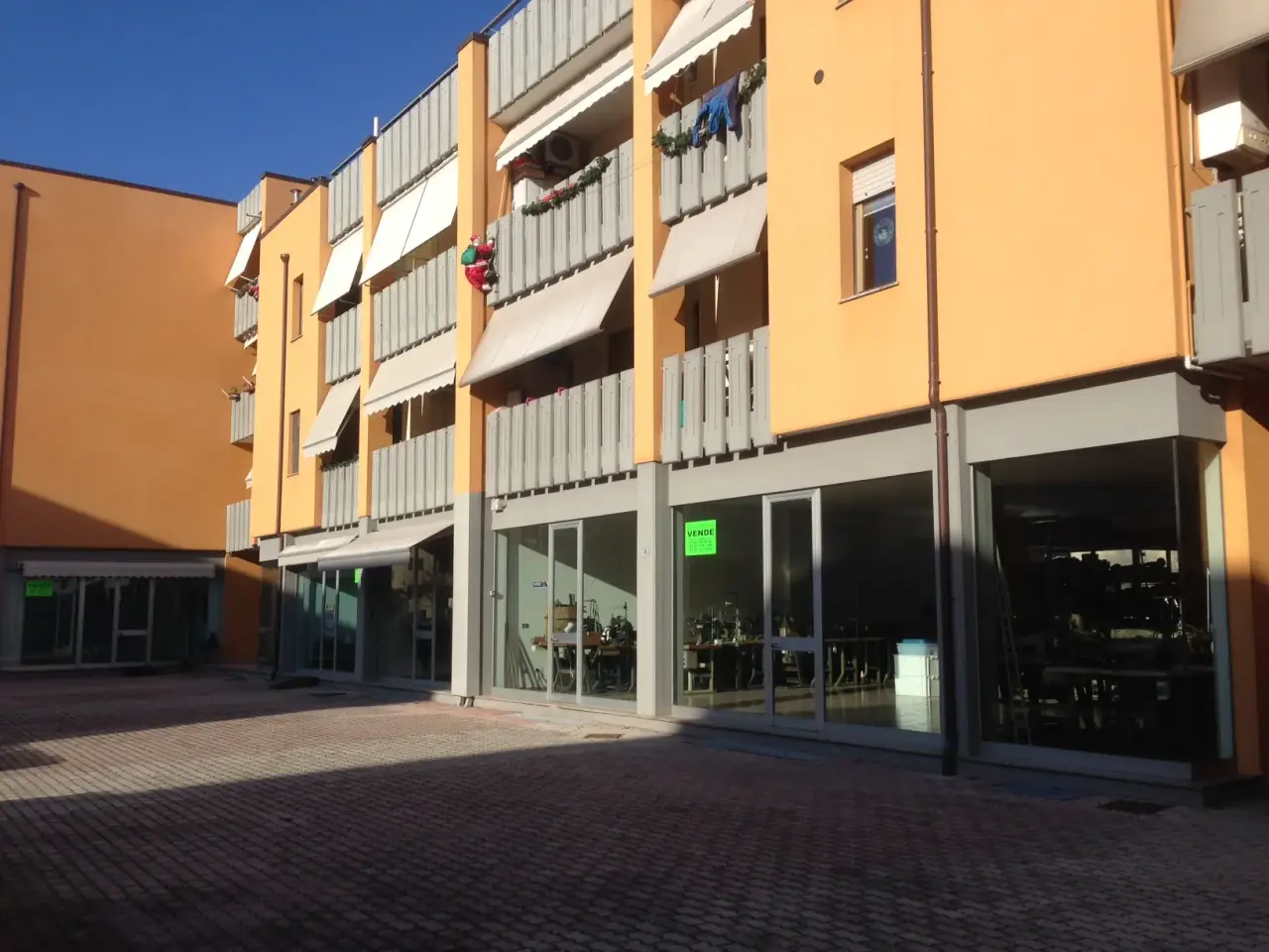 Negozio in Via E. De Filippo, Martinsicuro, {3} - Foto 1