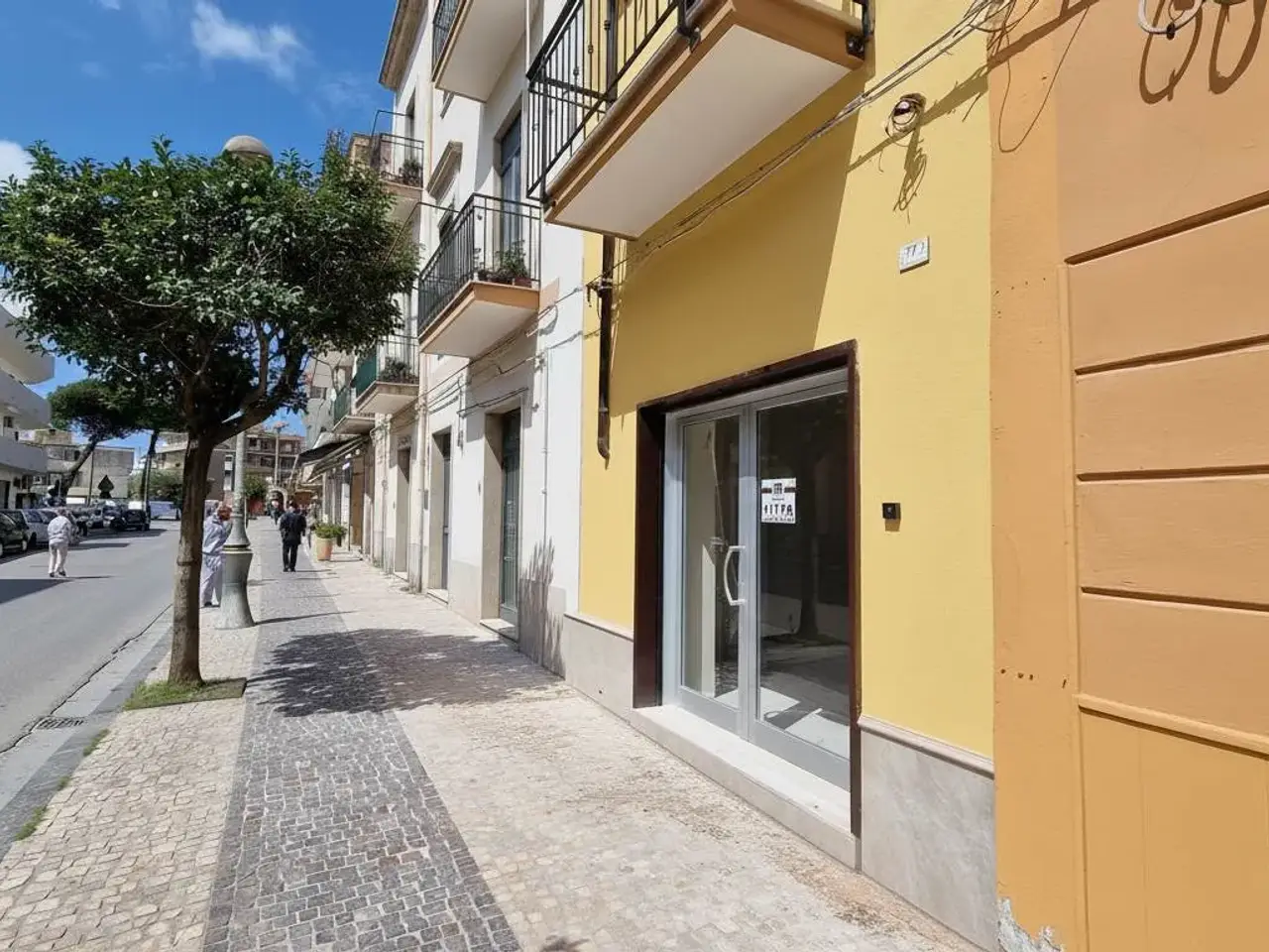 Negozio in Viale Regina Margherita, Mondragone, {3} - Foto 1