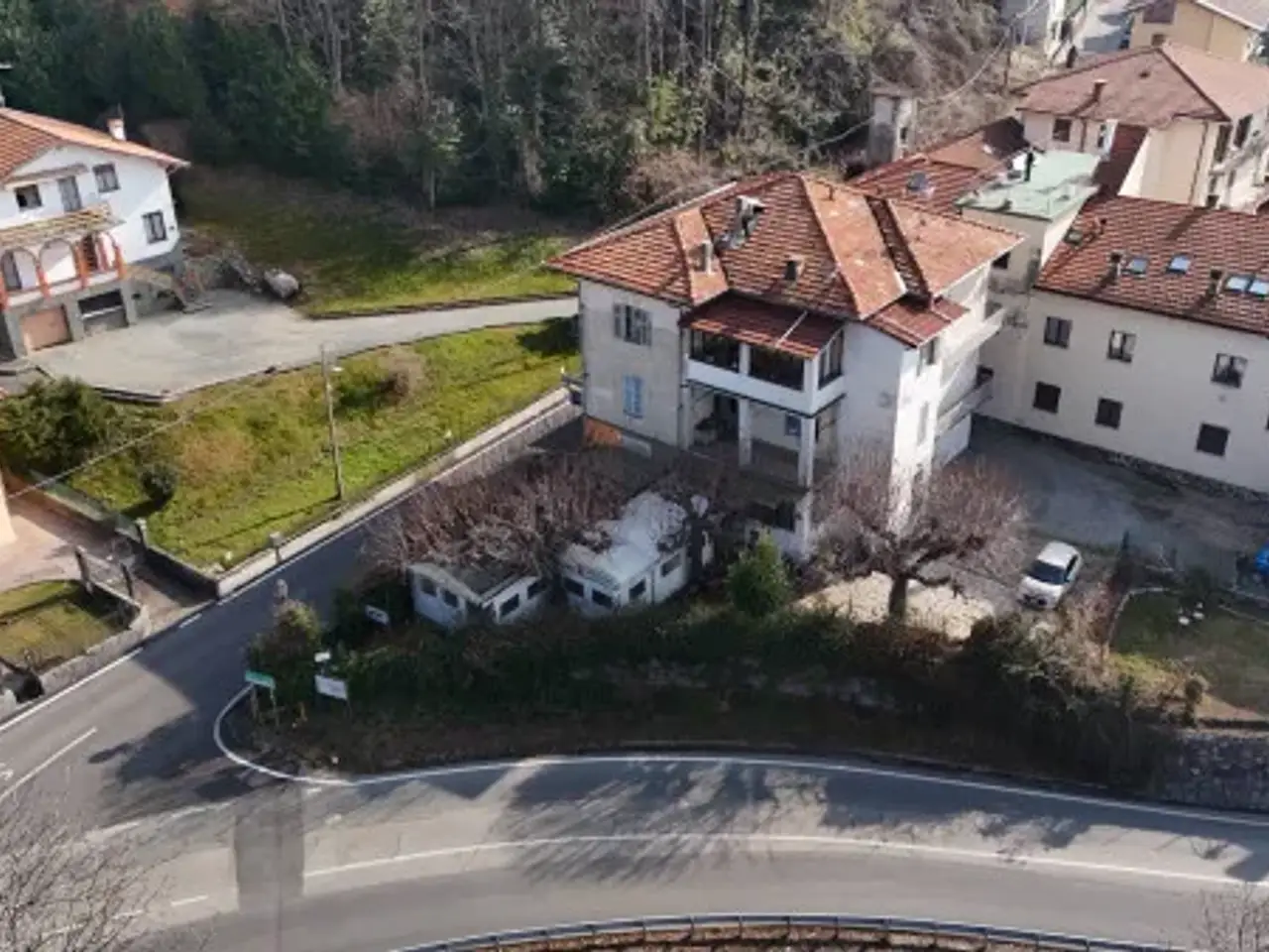 Negozio in Via Santuario di Oropa 127, Biella, {3} - Foto 1