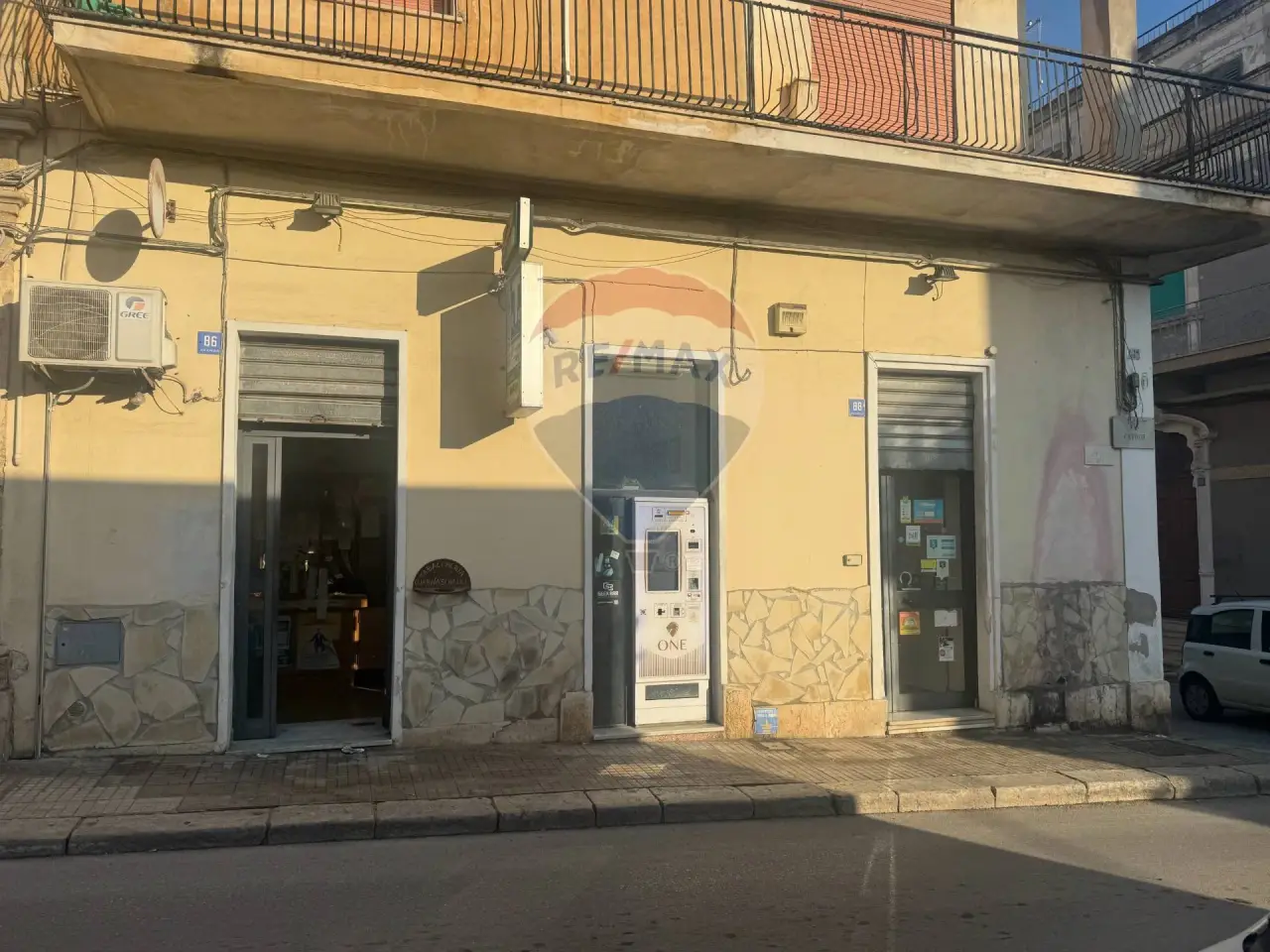Esercizio commerciale in Via Cavour, 86 - 88, Pachino, {3} - Foto 2