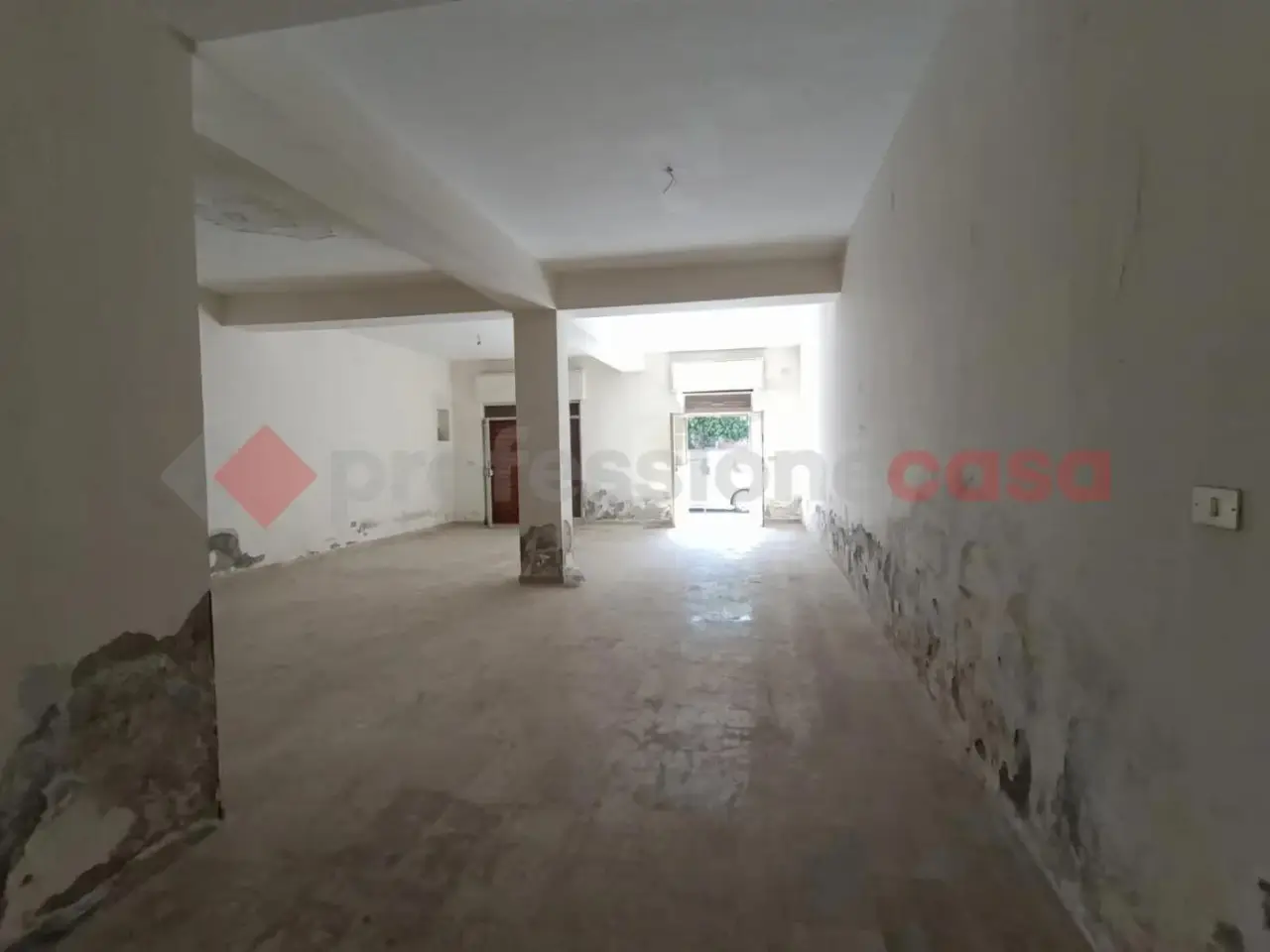 Magazzino in Sbarre Inferiori 202c , Reggio Calabria, {3} - Foto 2