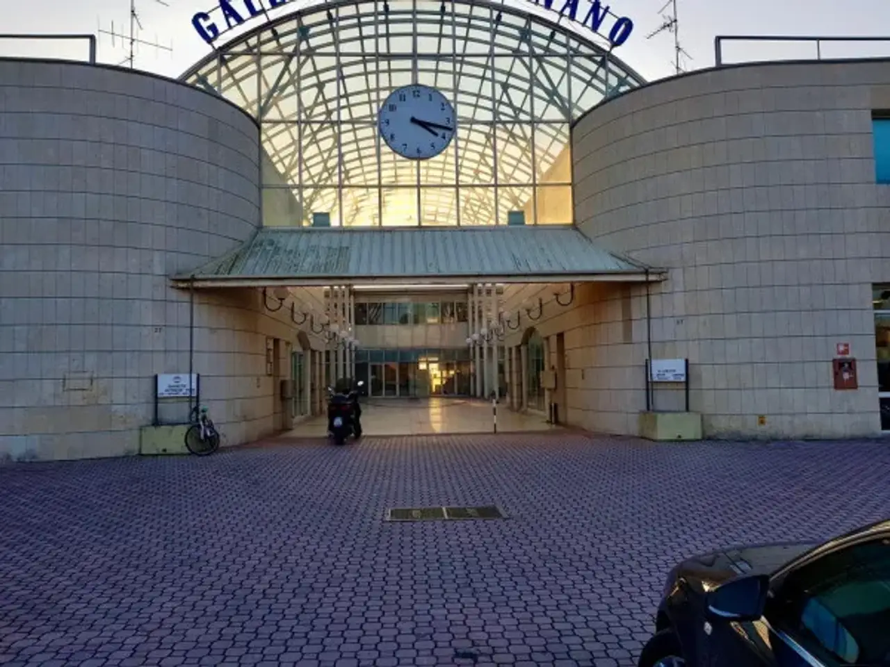 Ufficio in Via Circonvallazione Nuova 27, Rimini, {3} - Foto 1