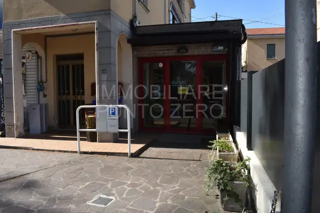 Shop in Strada Montanara, Parma - Photo 1