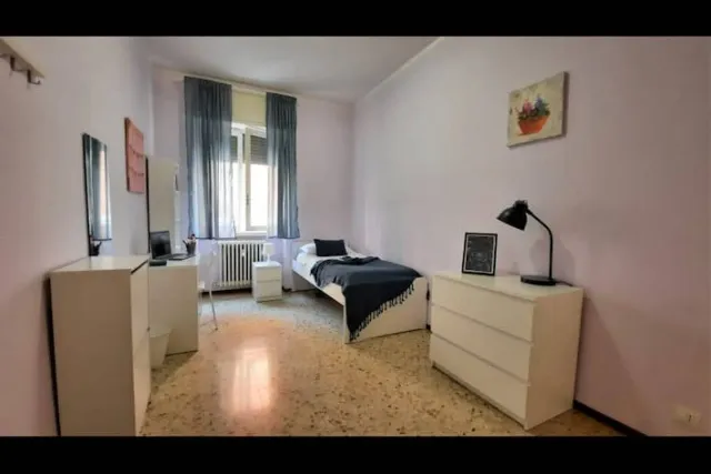 Room in Via Alessandro Venanzio, Bergamo - Photo 1