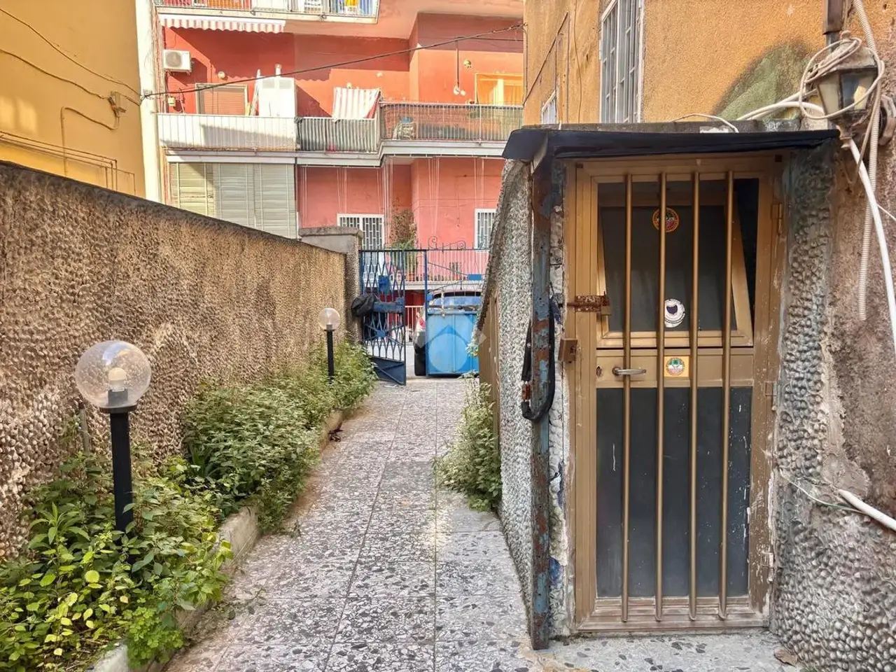 Magazzino in Traversa Leone 7, Portici, {3} - Foto 1