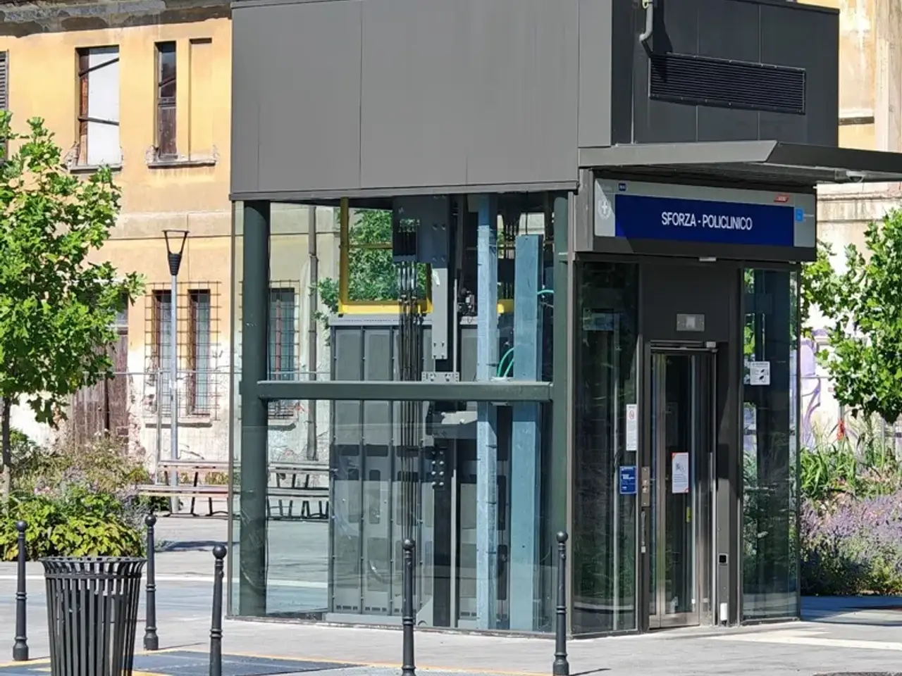 Negozio in Via Francesco Sforza 28, Milano, {3} - Foto 2