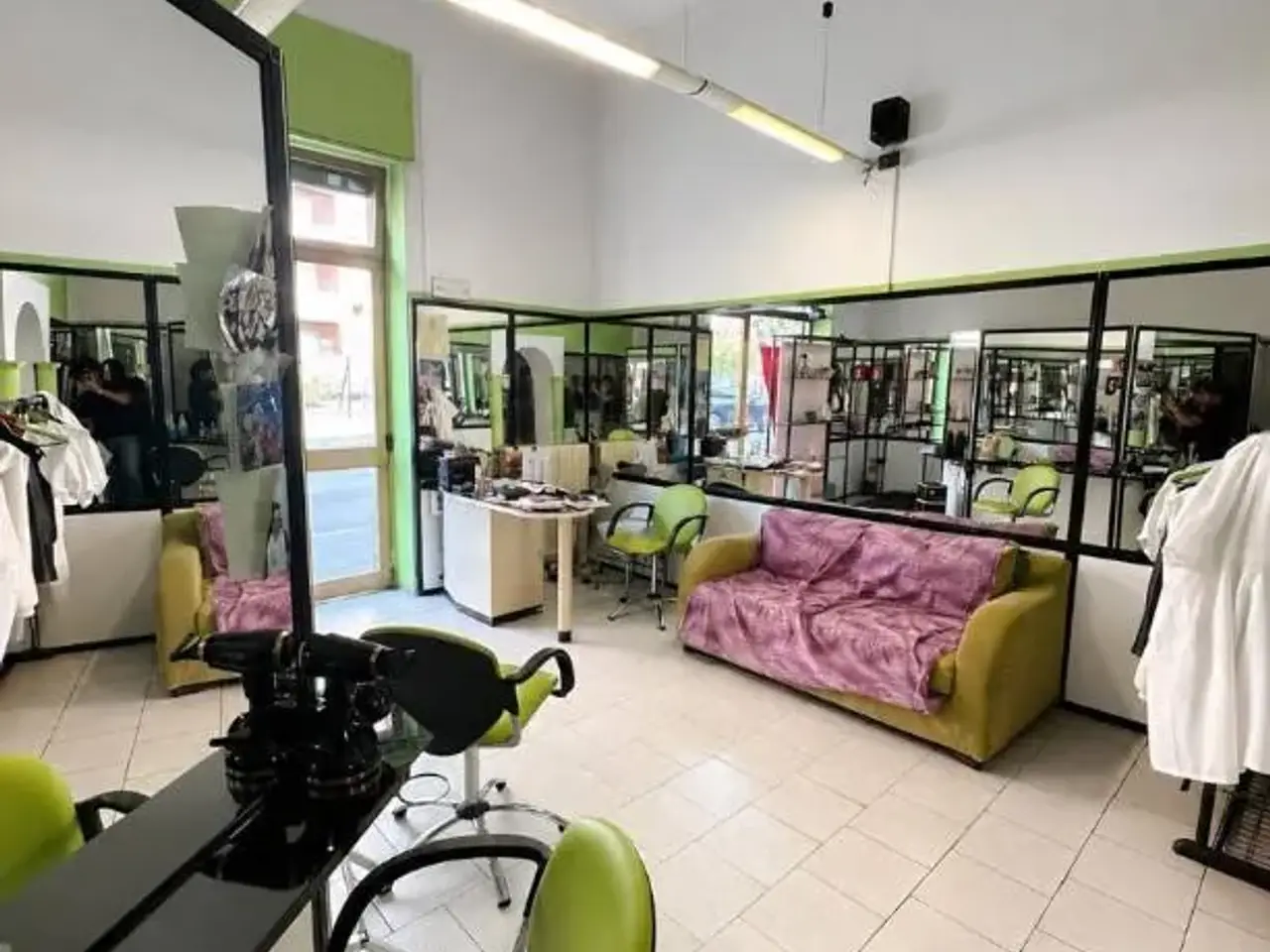 Esercizio commerciale in Via Emilio De Marchi, Milano, {3} - Foto 1