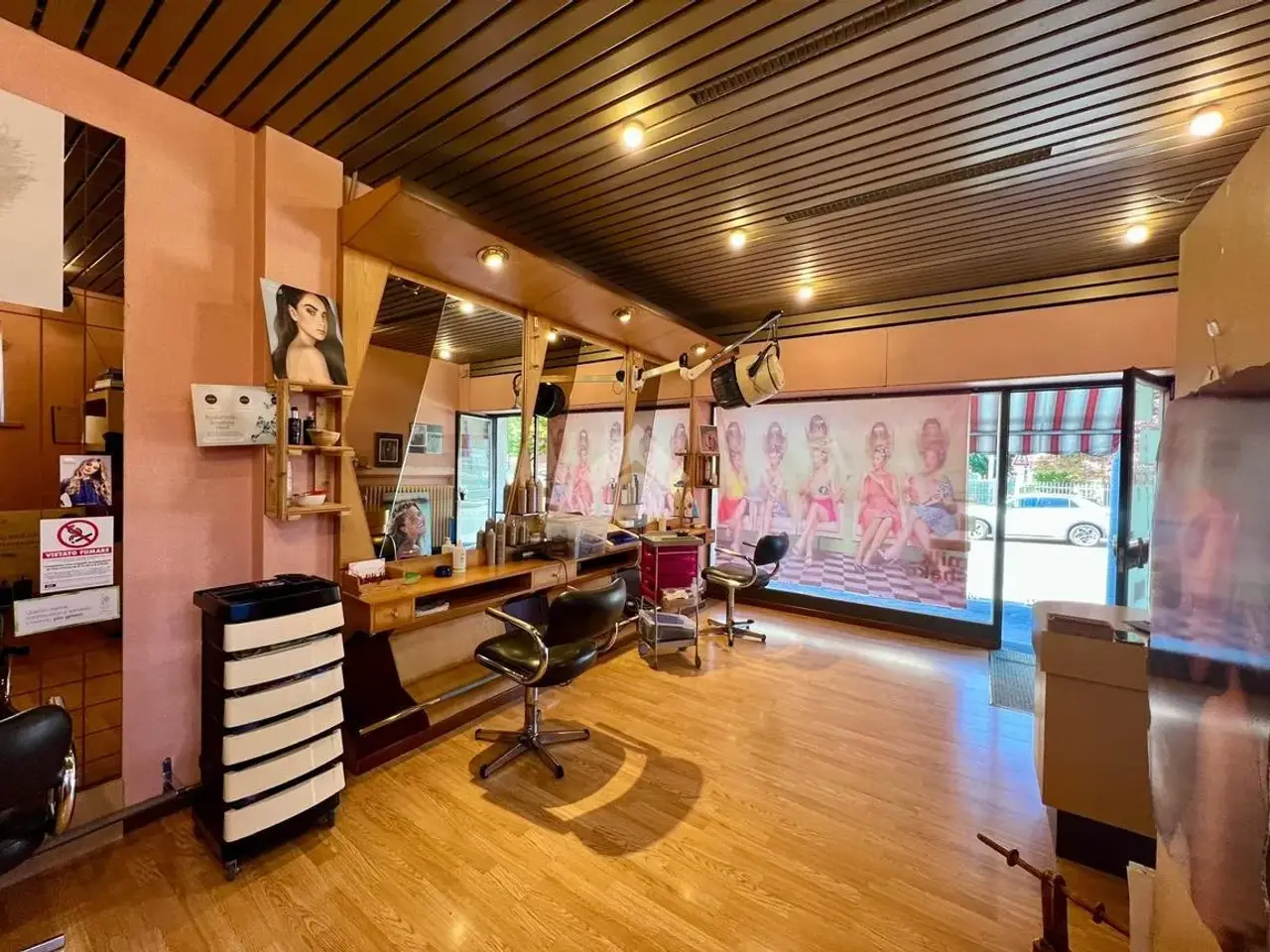 Negozio in Viale Luigi Borri 153, Varese, {3} - Foto 1