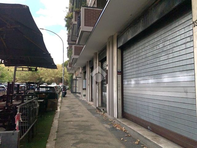 Geschäft in Via Nocera Umbra 00, Roma - Foto 1