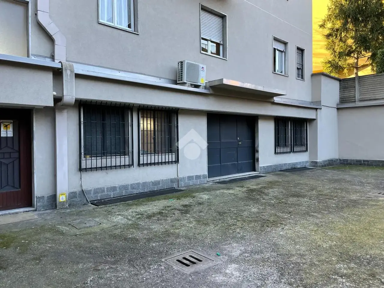 Magazzino in Via Torino 26, Busto Arsizio, {3} - Foto 2